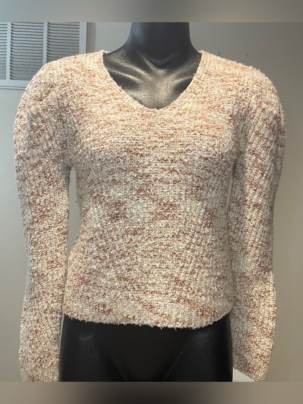 Universal Thread Pink & Cream Textured V-Neck Sweater, Size Small